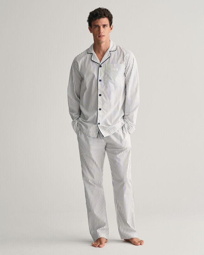 Confezione regalo con pigiama a righe, pantaloni e camicia