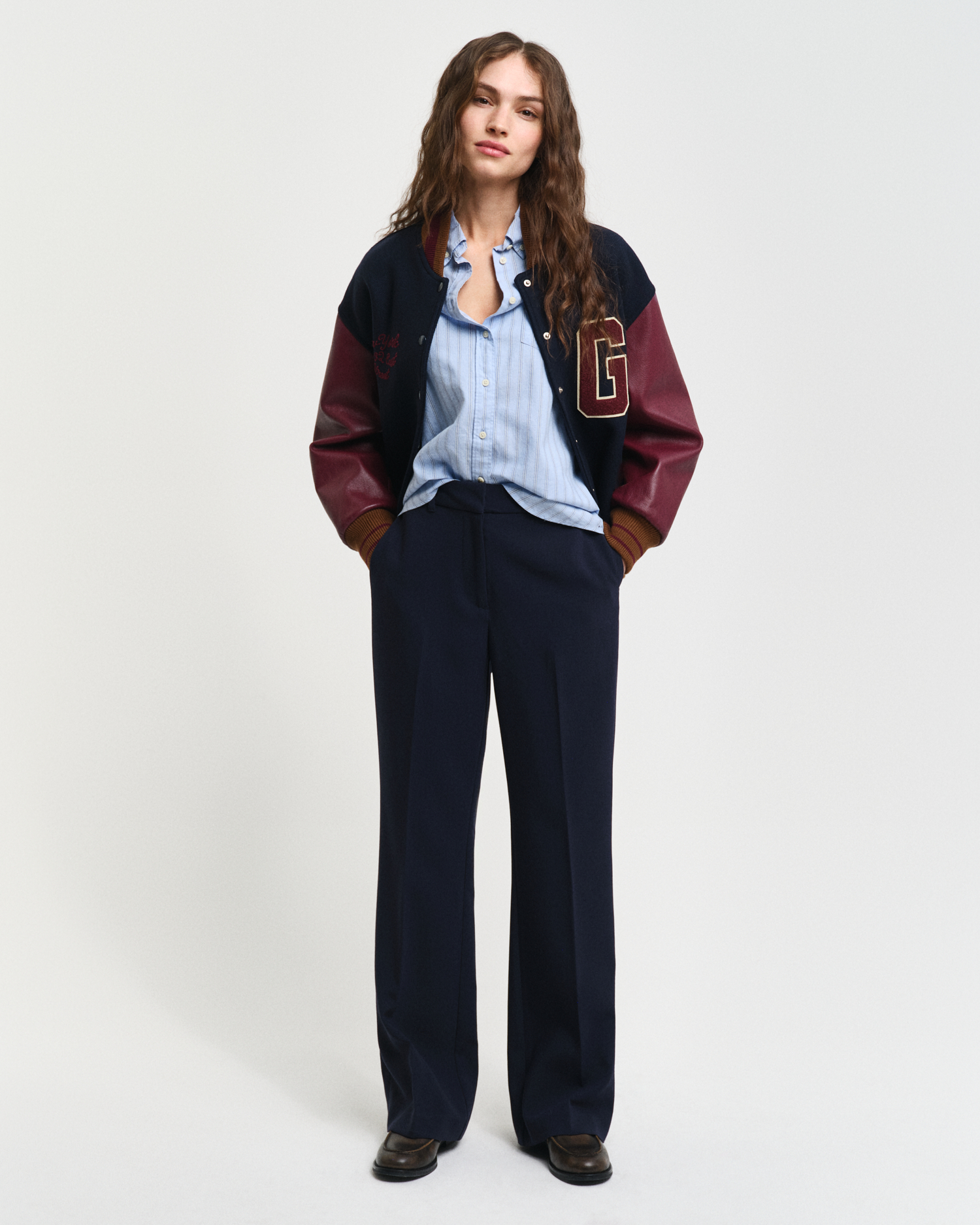 Pantaloni con piega e risvolto